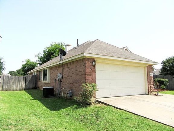 5th image of 4414 Shadow Oak Dr