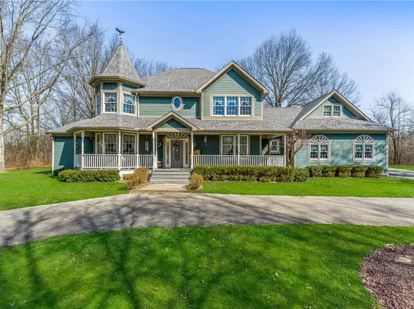55 E Paul St, West Middlesex, PA 16159