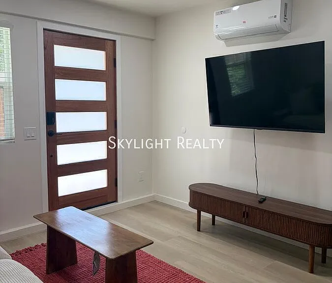 4018 Riviera Dr #1 — Photo 8