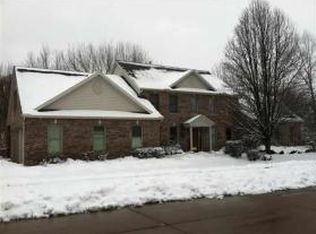 5955 Shadowbrook Dr, Bettendorf, IA 52722