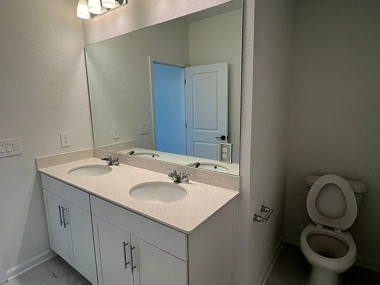 223 Brandon Lakes Dr — Photo 14