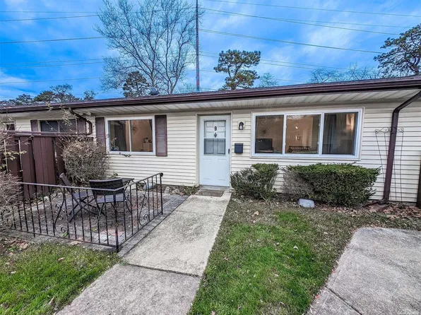9 Feller Drive #9, Central Islip, NY 11722
