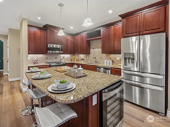 3rd image of 505 Broadway #809