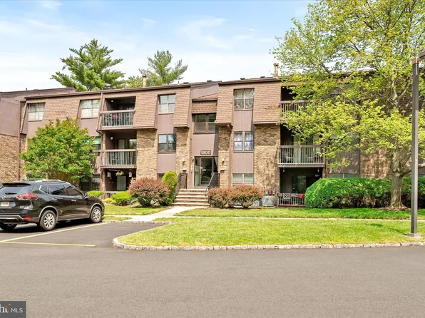 1824 Old Stone Mill Dr, Cranbury, NJ 08512