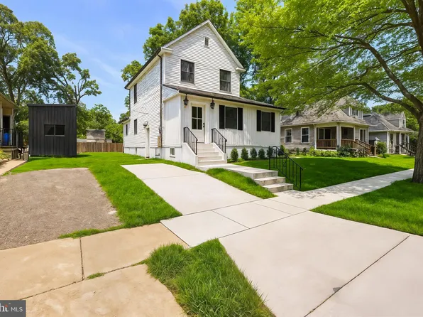 325 Reading Ave, Barrington, NJ 08007