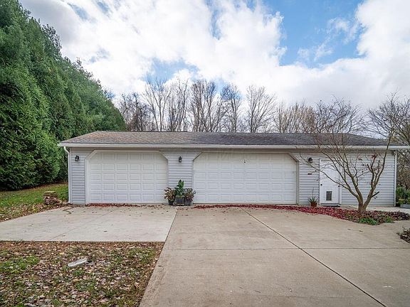 4th image of 2940 Township Road 182