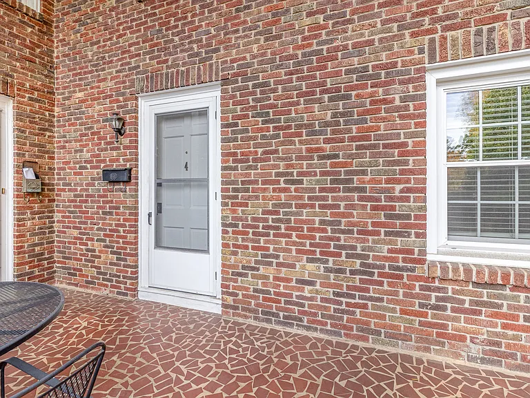 2240 Roswell Ave #4 — Photo 14