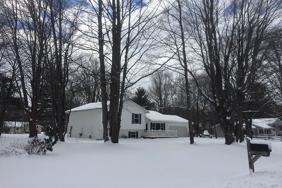 2nd image of 2428 Holland Cir