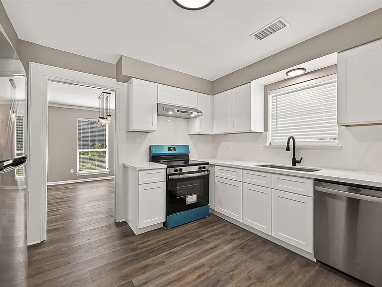 919 Longview Dr — Photo 11