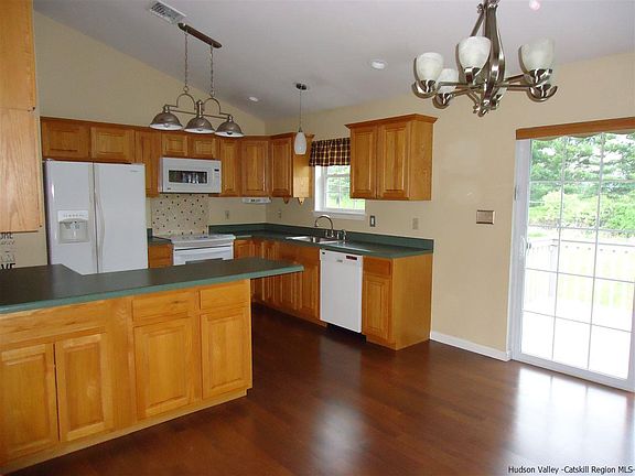 3rd image of 9 Sycamore Dr