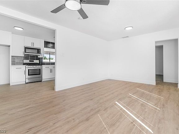 5th image of 124 Dogwood St