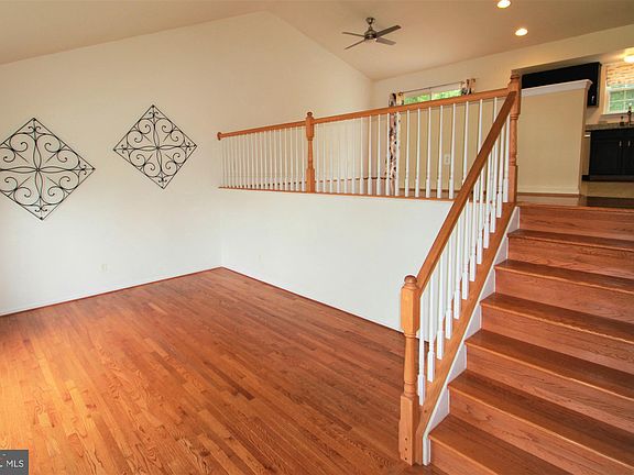 5th image of 47 Bloomington Ln
