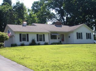 81 Robbins Rd, Thompson, CT 06277