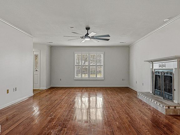 3rd image of 1611 Roleson Ln