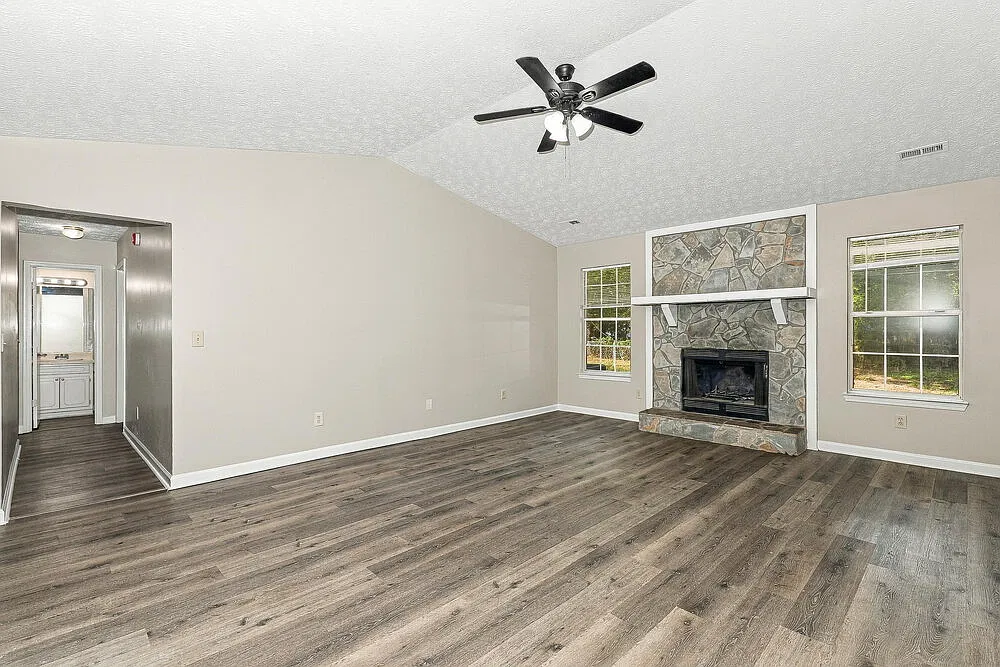 3 bed, 2.0 bath, 1454 sqft, $1,860 — Photo 3