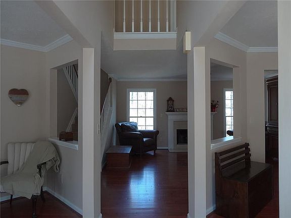 4th image of 306 Summerchase Ln