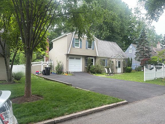 3rd image of 464 Lincoln Dr