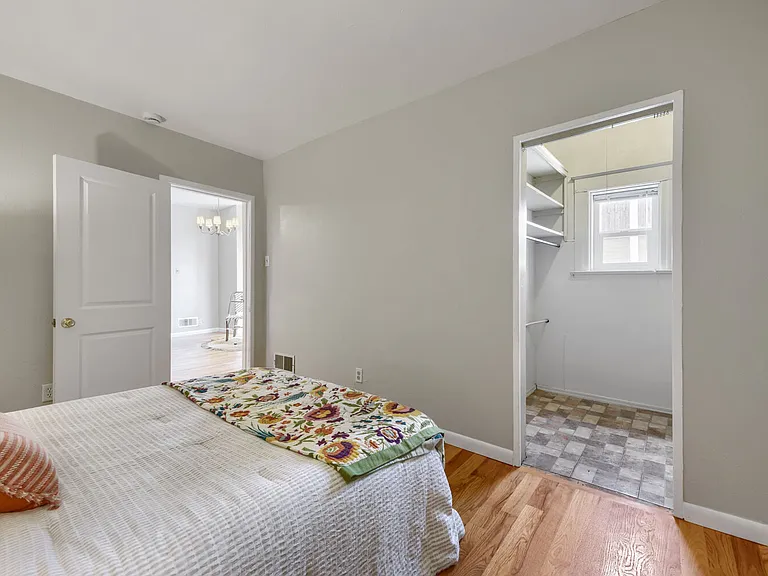 541 N Logan St — Photo 10
