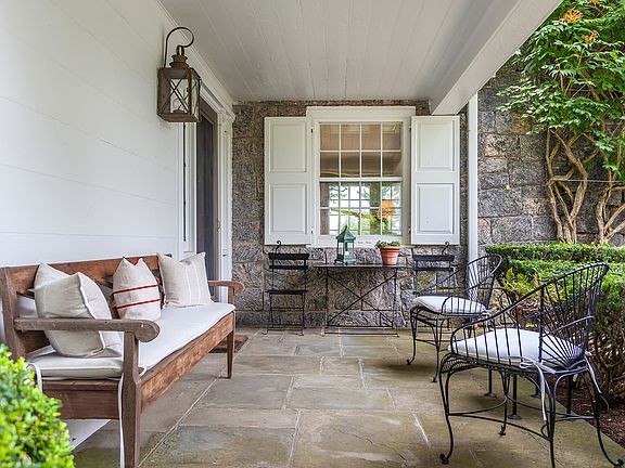 22 Old Litchfield Road