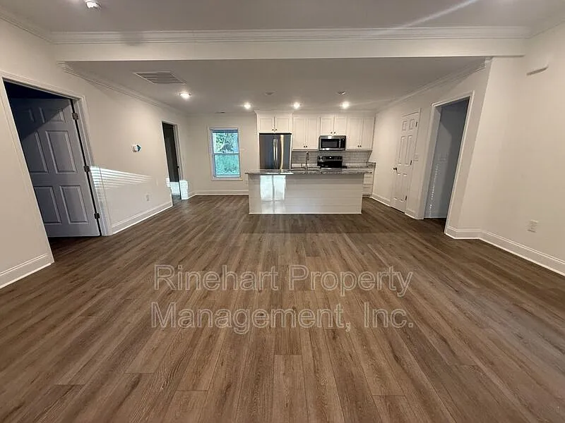 3 bed, 2.0 bath, 1359 sqft, $1,950 — Photo 4