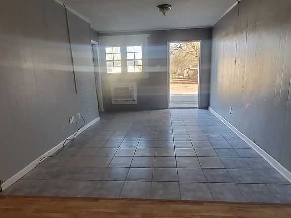 3rd image of 902 Avenue Eapartment #4