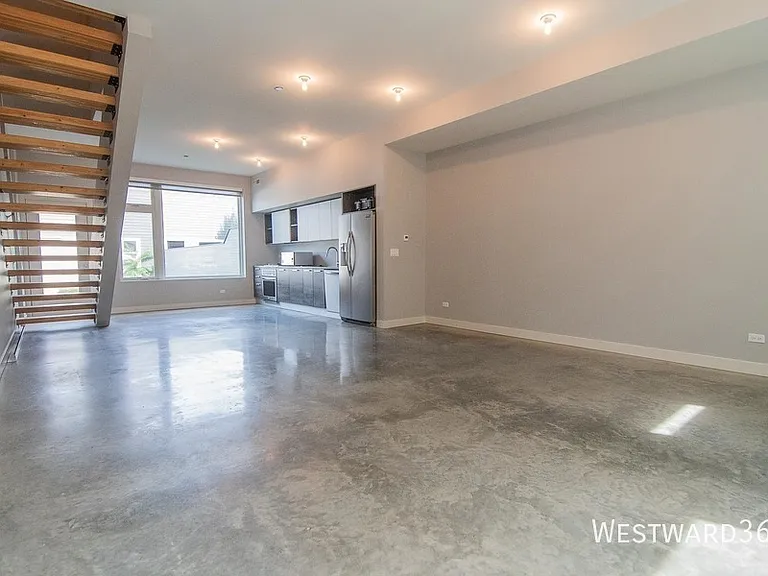 2651 N Hamlin Ave #20 — Photo 3