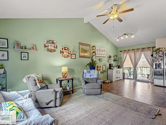 4th image of 103 Thomas Ct