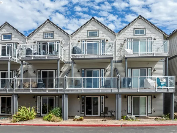 168 N Pacific St, Rockaway Beach, OR 97136