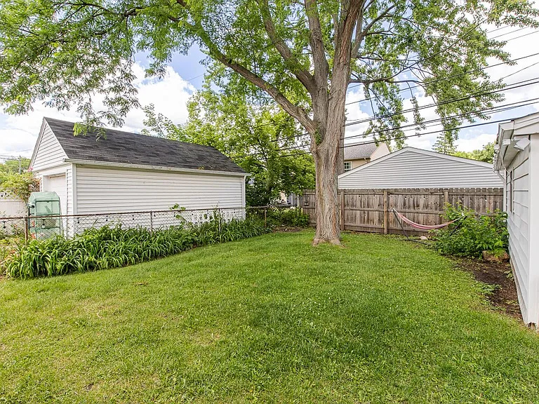122 W Houstonia Ave — Photo 35