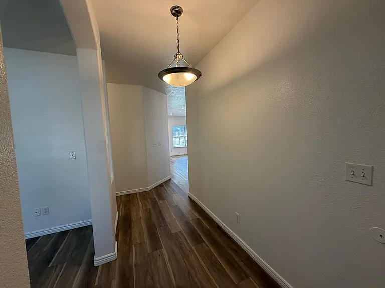 519 W Harvest Ln — Photo 2