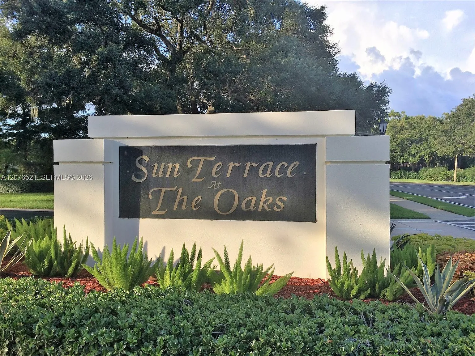 Oaks-Sunterrace 2 — Photo 1