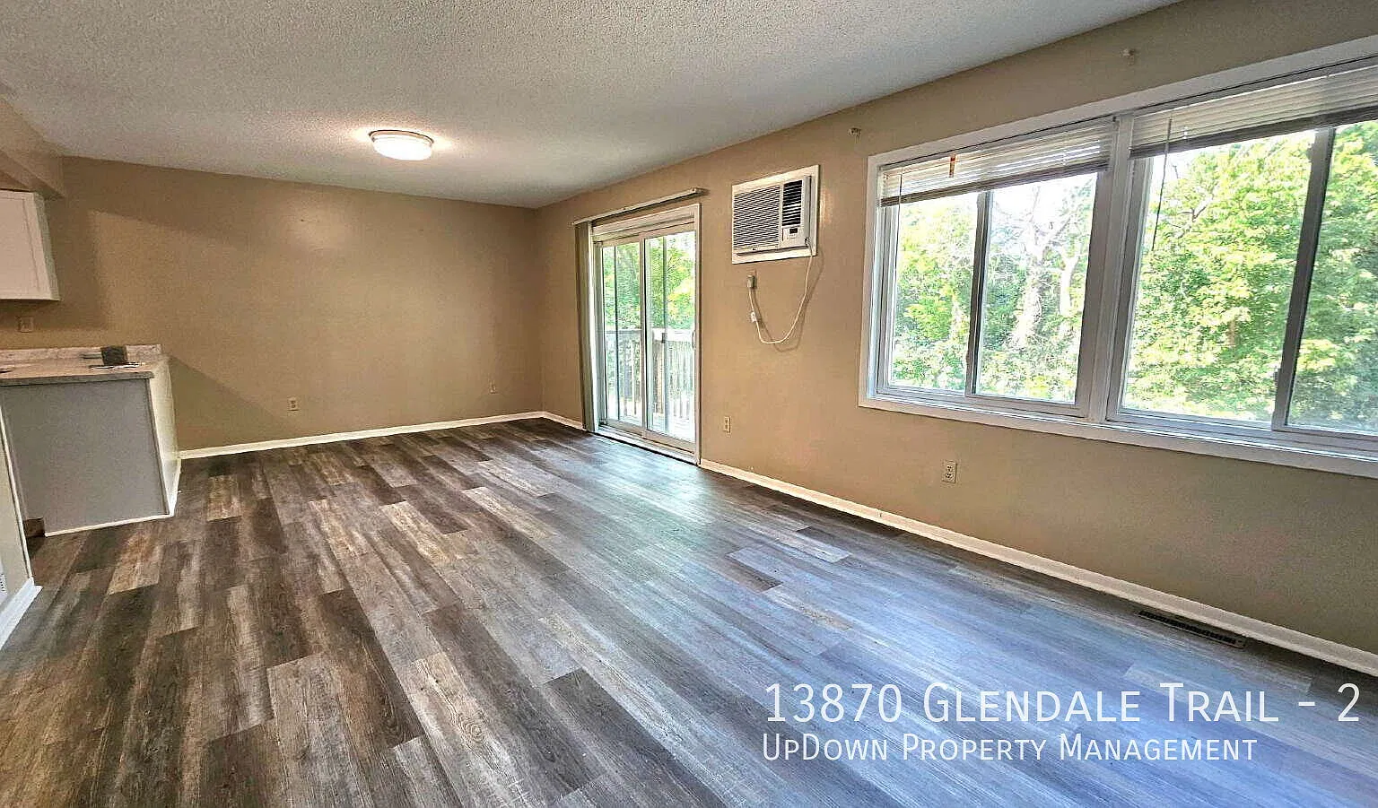 "Charming 3-Bedroom Haven with 2 Full Baths at 13870 Glendale Trail, Savage, MN Spacious 1000 Sq ... — Photo 4
