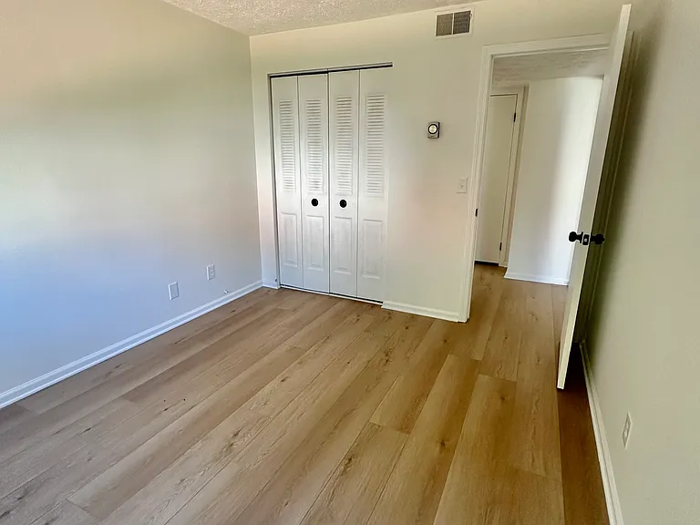 1820 Hudson Ave #17 — Photo 9