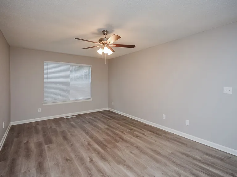 5490 Northcut Dr — Photo 11