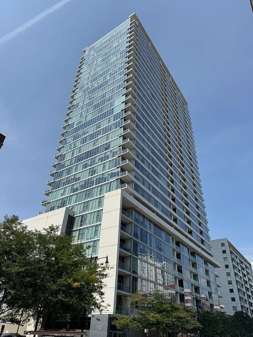 2 bed, 900 sqft, $2,800 — Photo 1