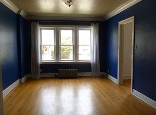 211 W Quincy St APT 1, Riverside, IL 60546