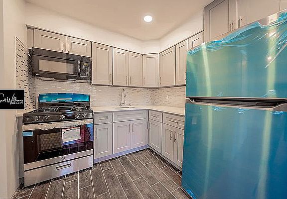 5th image of 928 Jefferson Ave #2