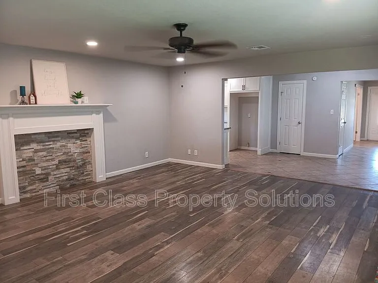 1205 S Howard Ave — Photo 15