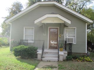 712 S 12th St, Chickasha, OK 73018