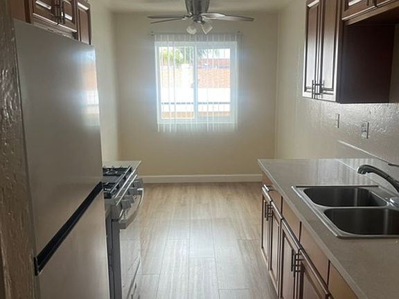 2nd image of 415 15th St #21