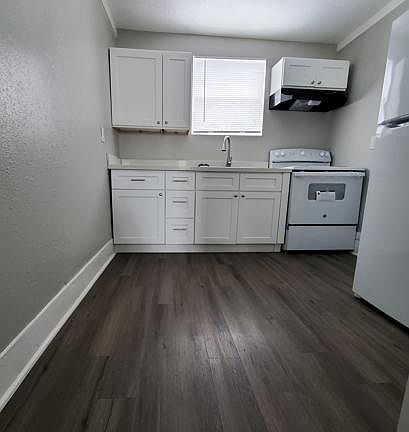 3rd image of 1113 28th St #1