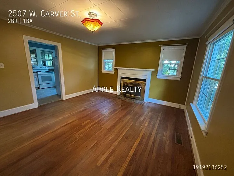 2507 W Carver St — Photo 2