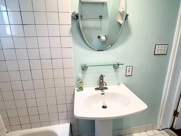 150 E Hartwell Ln — Photo 18
