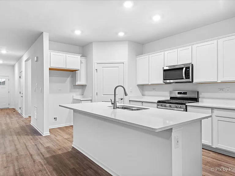 301 Westminster Ct — Photo 14