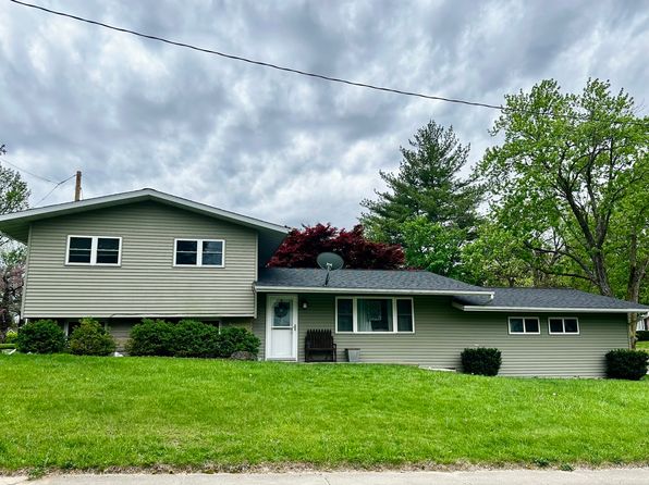 72 Edgelea Dr, Clinton, IL 61727