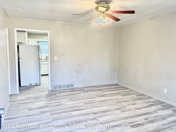 2nd image of 882 Yates St APT A