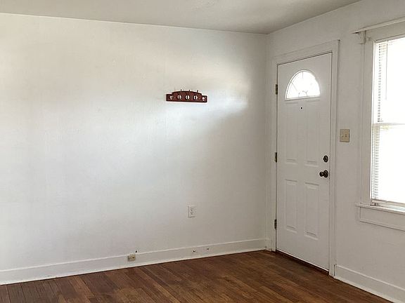 3rd image of 1117 W University Dr