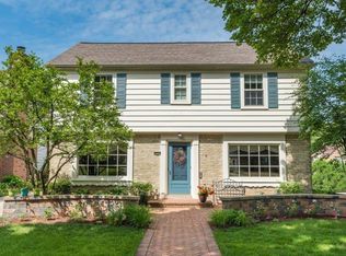 2533 N 97th St, Wauwatosa, WI 53226