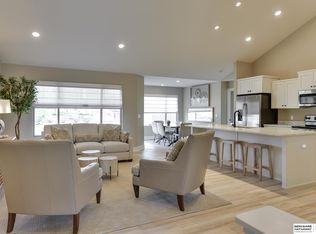 20068 Piney Creek Dr, Elkhorn, NE 68022