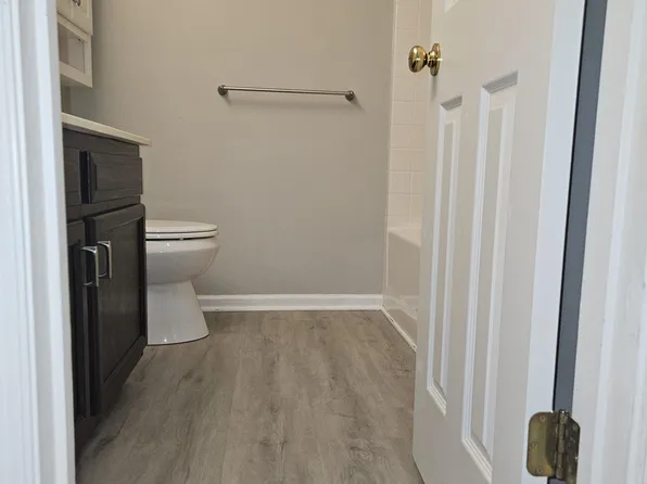 102 Chanticlair Dr, Yorktown, VA 23693